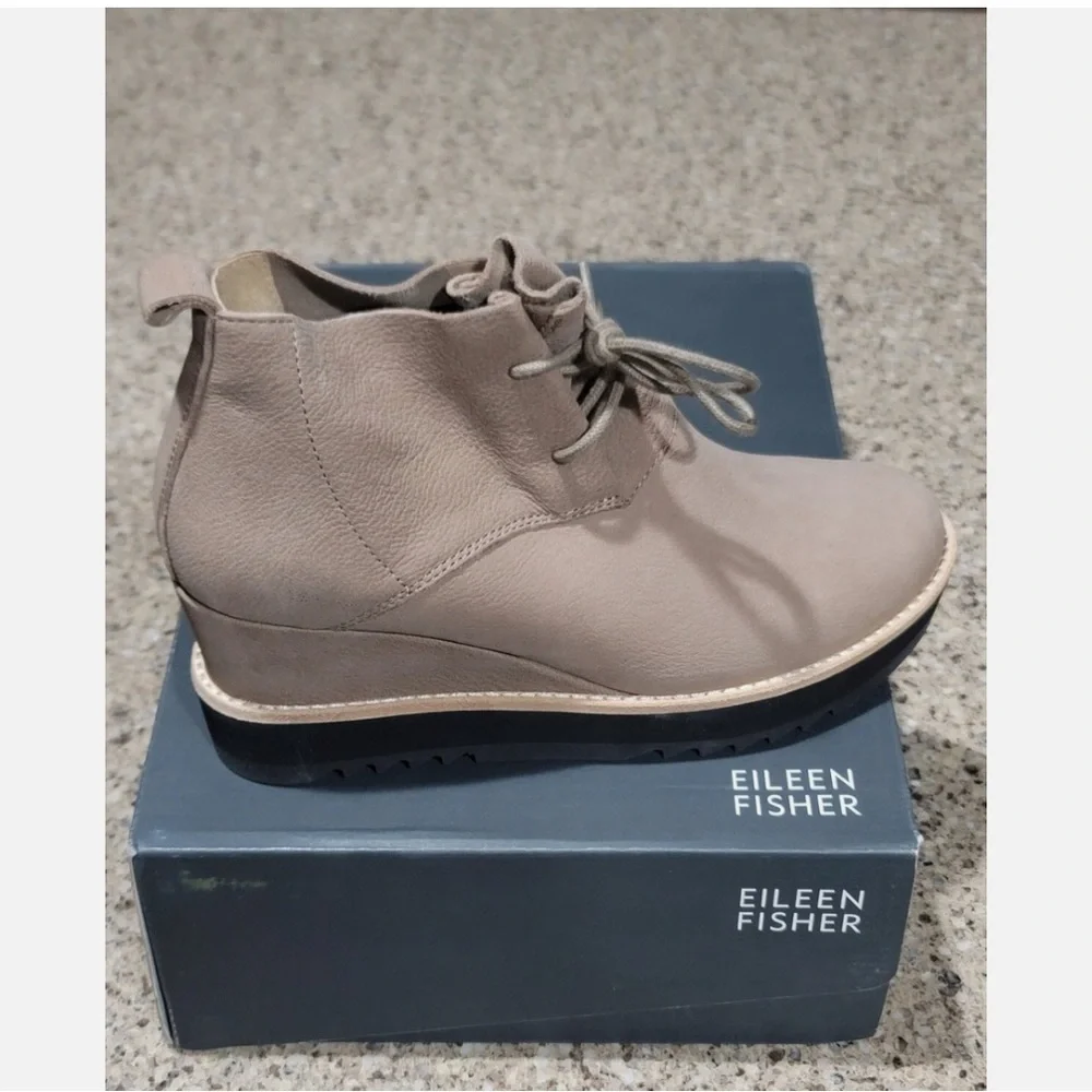 Eileen Fisher Beige Lace-Up Wedge Boots Falcon oiled nubuck NWT NEW BOX SIZE 9